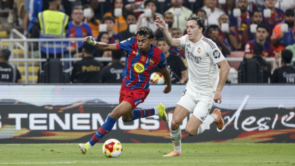 Lamine Yamal y Carreras, durante la final de la Supercopa entre el Barcelona y el Real Madrid