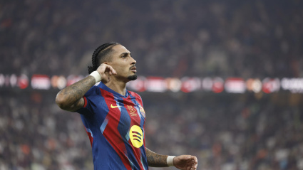 Raphinha celebra el 1-0 del Barcelona contra el Real Madrid