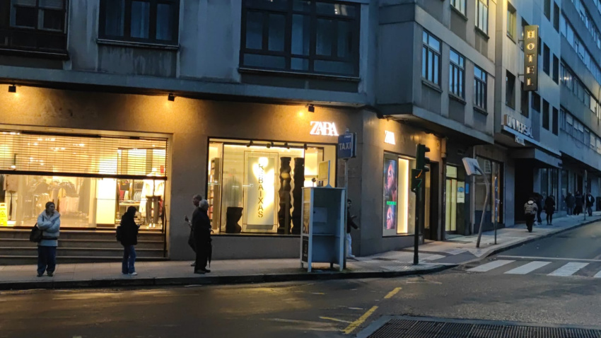 Largas esperas para coger un taxi en Santiago