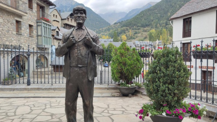 Su escultura llama la atención de los visitantes