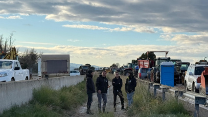 El sector agrario también ha expresado su frustración por no haber podido llevar sus reivindicaciones a Madrid, sintiéndose ignorados por el ejecutivo central.