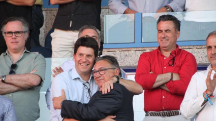 El presidente del Extremadura, Daniel Tafur, y el alcalde de Almendralejo celebran un ascenso del Extremadura