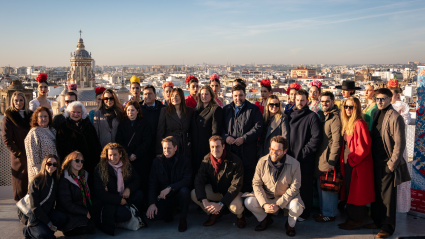 Modelos con diseñadores de SIMOF 2026