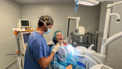 Sillón dental en uso