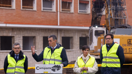 El presidente del Gobierno, Pedro Sánchez (c) junto a los ministros de Justicia, Félix Bolaños (i); de Vivienda, Isabel Rodríguez (2d) y para la Transformación Digital y de la Función Pública, Óscar López (d)