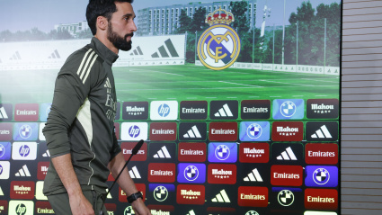 Álvaro Arbeloa, durante su primera rueda de prensa con el Real Madrid