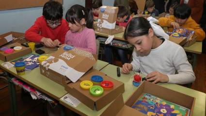 El consejero de Economía y Hacienda y portavoz, Carlos Fernández Carriedo, participa en la presentación del programa Exploradores STEM de vocaciones tempranas en Ciencia, Tecnología, Ingeniería y Matemáticas en el CEIP Modesto Lafuente de Palencia