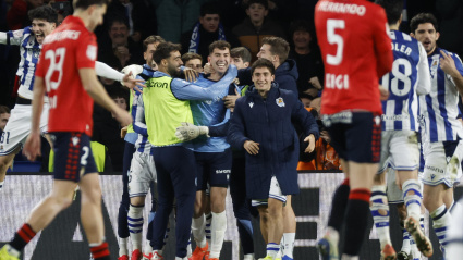 Marrero es felicitado en el Real Sociedad - Osasuna