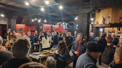 Inauguración del Txotx en la sidrería Petritegi de Astigarraga