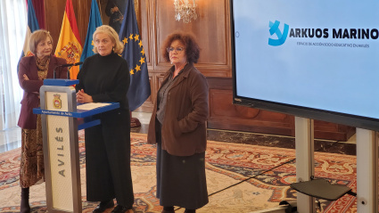 Mariví Monteserín, Teresa Estrada y Marta del Arco durante la presentación del proyecto