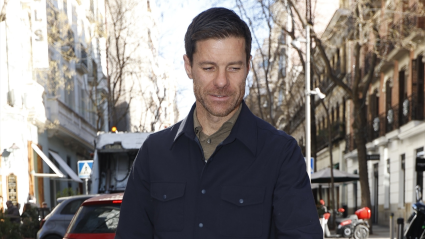 Xabi Alonso a su salida de un restaurante