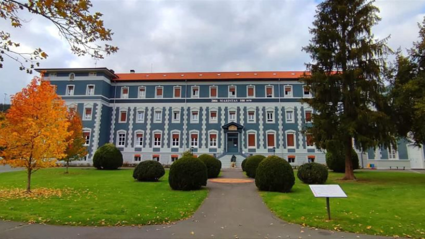 Vista del colegio Maristak Zalla