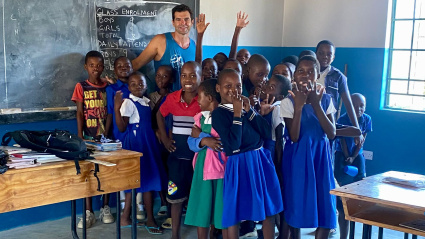 Dani Segalerva, el banquero de Málaga que cambió la corbata por la aventura en el corazón de África