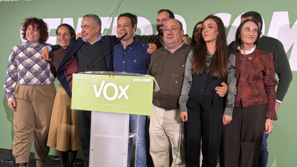 Miembros de Vox en su cuartel general tras conocerse los resultados del 21-D