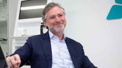 Joaquín Fernández de Piérola Marín durante una conversación distendida.