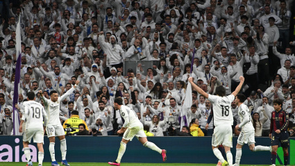 Los jugadores del Real Madrid celebran el gol de Mbappé ante el Levante
