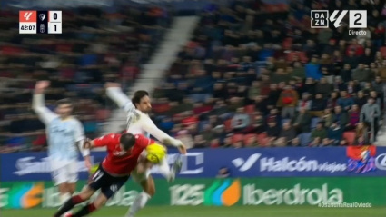 El árbitro anuló un gol a Budimir por una posible mano.