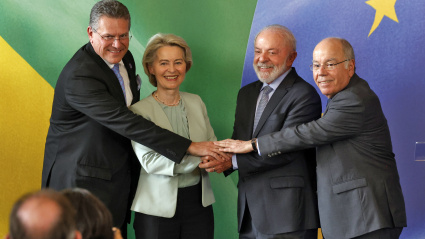 16 January 2026, Brazil, Rio de Janeiro: European Commission President Ursula von der Leyen (2nd L), Brazilian President Luiz Inacio Lula da Silva (2nd R), Brazilian Foreign Minister Mauro Vieira (R), and EU Commissioner for Trade and Economic Security Maros Sefcovic pose for a photo at the end of their joint statmetn following their meeting on the trade agreement between the EU and Mercosur. Photo: Tania Rego/Agencia Brazil/dpa - ACHTUNG: Nur zur redaktionellen Verwendung und nur mit vollständiger Nennung des vorstehenden Credits16/1/2026 ONLY FOR USE IN SPAIN