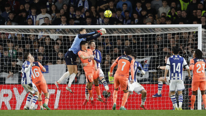 Alex Remiro, en una acción durante el Real Sociedad-Barcelona