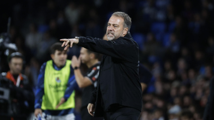 Hansi Flick, durante el Real Sociedad - Barcelona