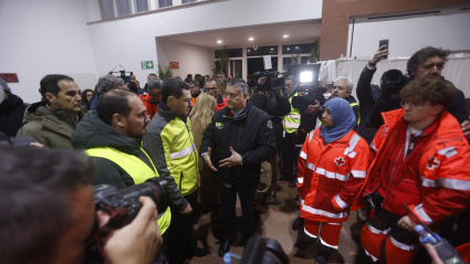 Cruz Roja y voluntarios asisten a los afectados por el accidente de Adamuz