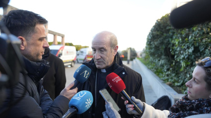 El obispo muestra su "cercanía" con las familias