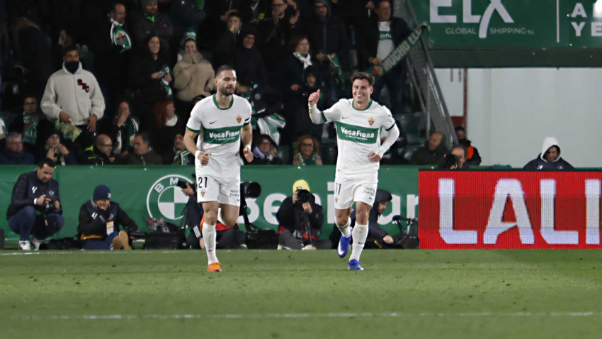 Germán Valera celebra su gol en el Elche - Sevilla