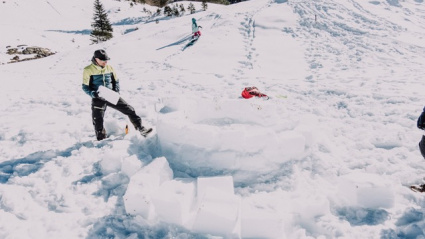 Los guías te enseñan a construir este refugio ancestral