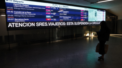 Pantalla de información en el área de salidas en la estación de Atocha de Madrid.