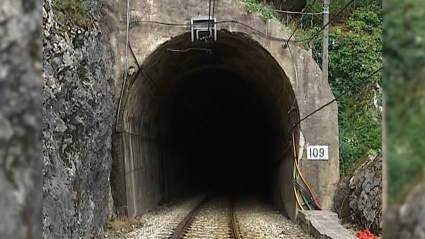 Túnel en la vía de ancho métrico, antigua FEVE