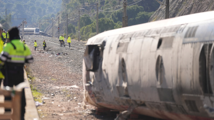 Uno de los vagones del tren de Iryo que descarriló, a 20 de enero de 2026, en Adamuz, Córdoba, Andalucía (España)