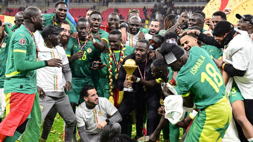 Aitor Vicente en la celebración de la selección de Senegal