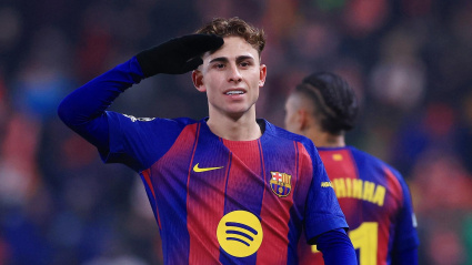 Fermín celebrando uno de sus dos goles en el Slavia - Barcelona