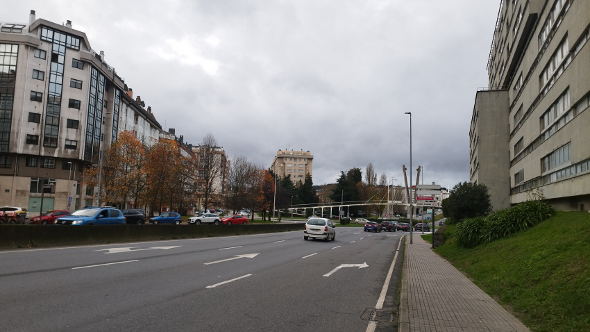 Ronda de Camilo José Cela de A Coruña, hacia la rotonda de Matogrande