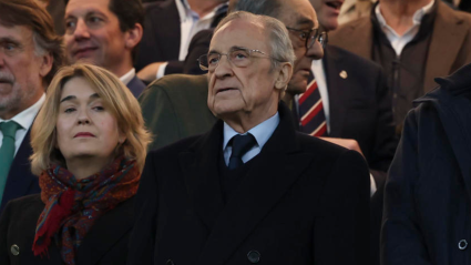 El presidente del Real Madrid Florentino Pérez (c), en el palco