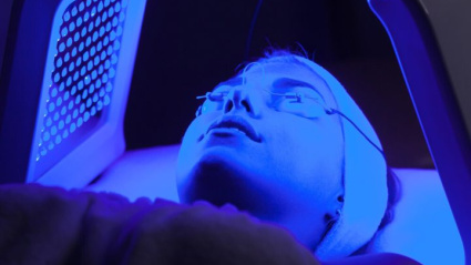 La cromoterapia azul utiliza este color frío para promover la relajación, la paz interior y el equilibrio emocional