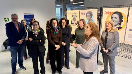 Diferentes autoridades inauguraron la muestra en el Campus Industrial de Ferrol