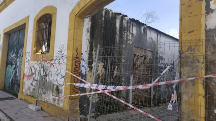 Acceso cortado hacia la calle Alcalde Diez Holgado desde Pajarete, en Jerez