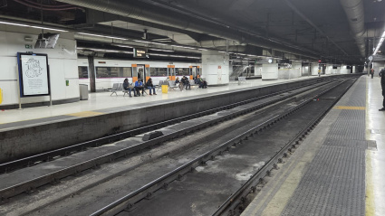 La decisión de inspeccionar la infraestructura se ha precipitado tras un nuevo desprendimiento ocurrido en la tarde del viernes en el tramo entre Maçanet y Blanes.