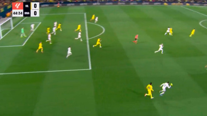 Imagen del empujón de Vinicius en la contra del Real Madrid ante el Villarreal