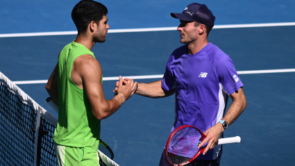 Alcaraz gana a Tommy Paul en los octavos del Open de Australia