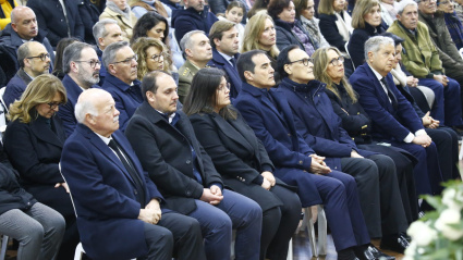 Autoridades durante la misa funeral