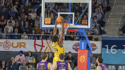 PALENCIA, 25/01/2026.- Partido entre el Súper Agropal Palencia y el Movistar Estudiantes correspondiente a la primera final de la Copa España, disputado en el Pabellón Municipal de los Deportes de Palencia (Palencia). EFE/Xavi Ramos
