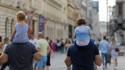 Unos padres con sus hijos