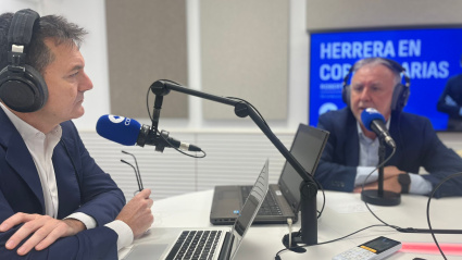 Roberto González entrevista a Ángel Víctor Torres