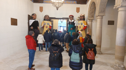 Las visitas también se realizan al Ayuntamiento