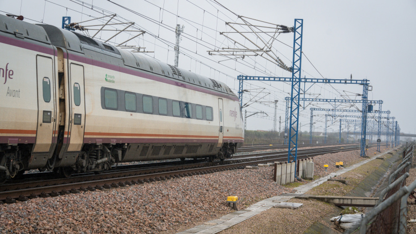 Pepe, maquinista de alta velocidad: "Desde que los trenes auscultadores dejaron de salir a la vía empezaron a notarse vibraciones y desperfectos en las líneas de alta velocidad"