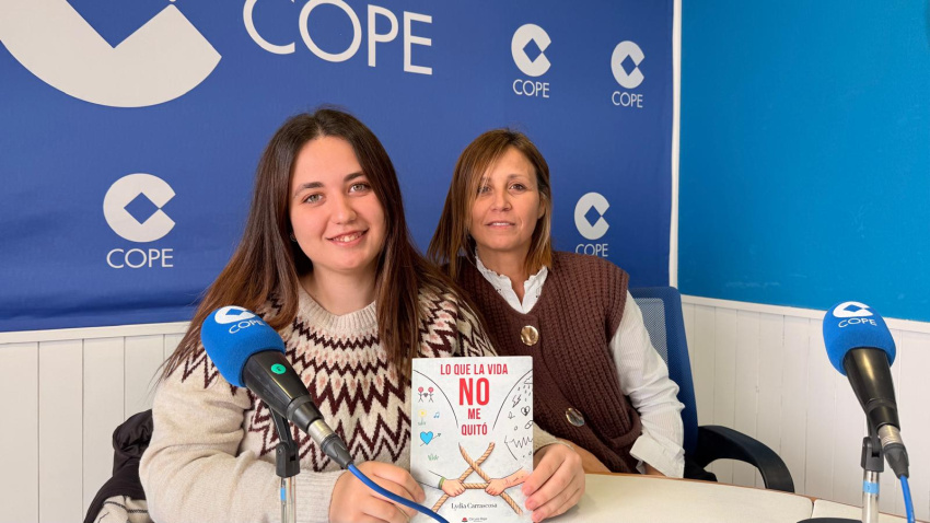 Lidia, junto a su madre Loli