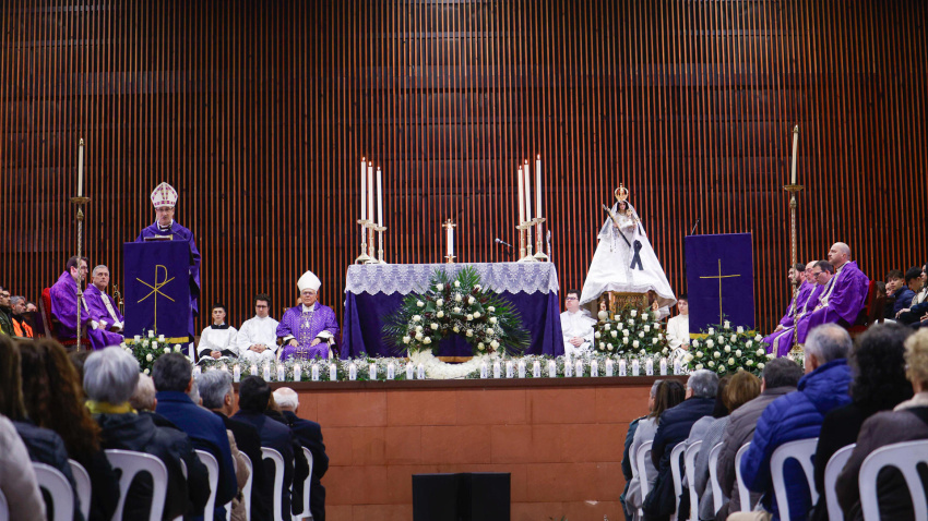 El obispo de Córdoba oficia el funeral organizado por el Obispado de Córdoba en la caseta municipal de Adamuz (Córdoba) por las víctimas del accidente de trenes