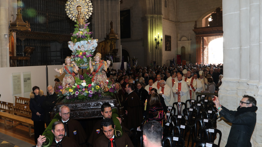 Palencia celebra la festividad de Las Candelas, en honor a su patrona la Virgen de la Calle, de la mano de actividades litúrgicas y lúdicas, en la imagen la Virgen de la Calle entra en la Catedral